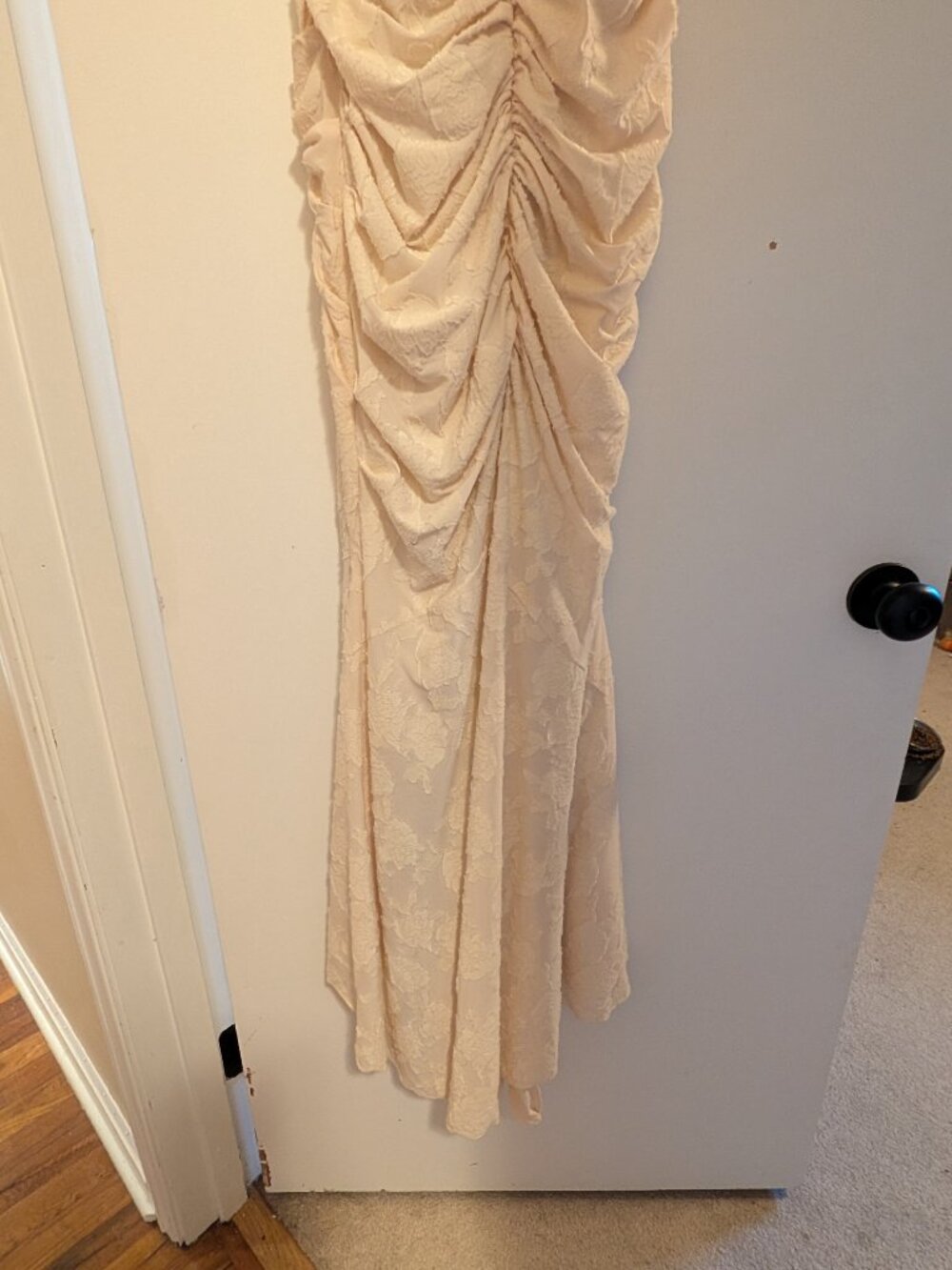House of CB London Cesca Cream Textured Lace Dress - Picture 5 of 9